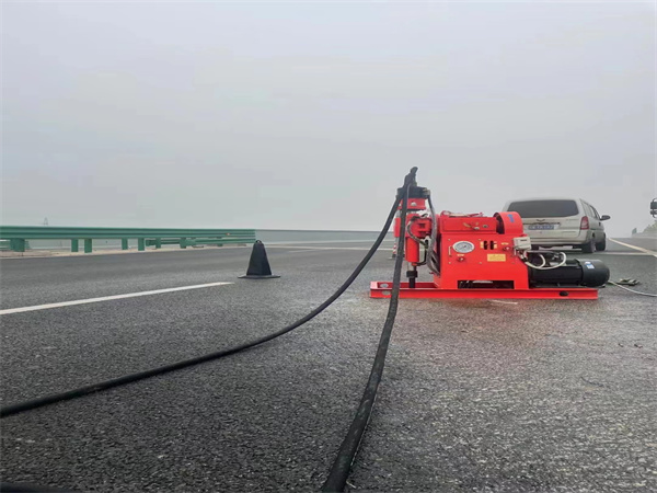 鹿寨马路路基路面开裂下沉注浆加固灌浆